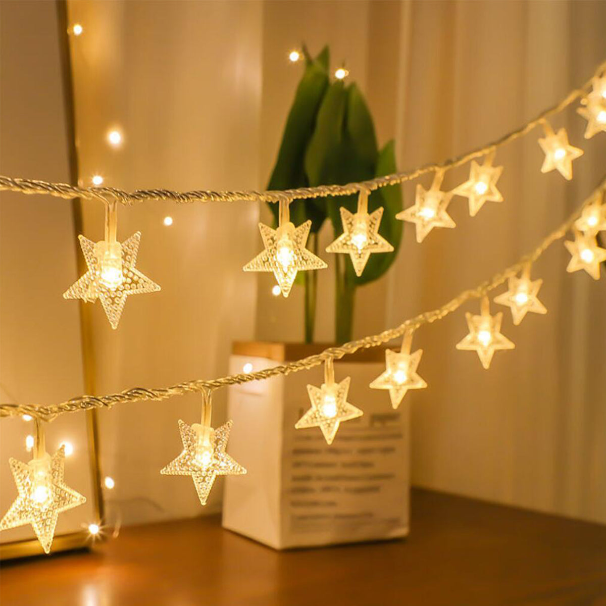 TORCHSTAR Star-Shaped String Light, 100 LEDs, Warm White