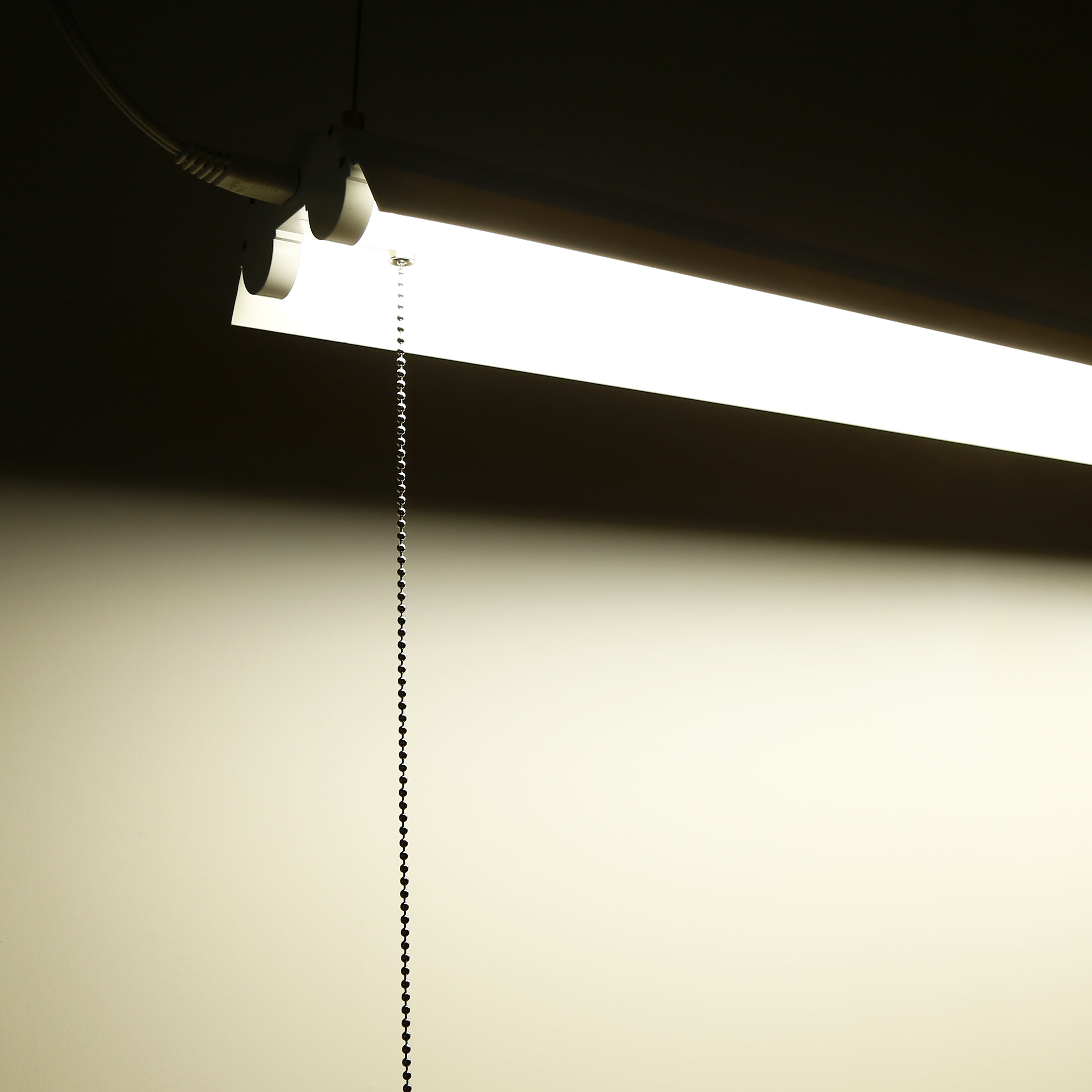 LinkRay 4' LED Utility Shop Light - Surface/Hanging with Pull Chain - 40W